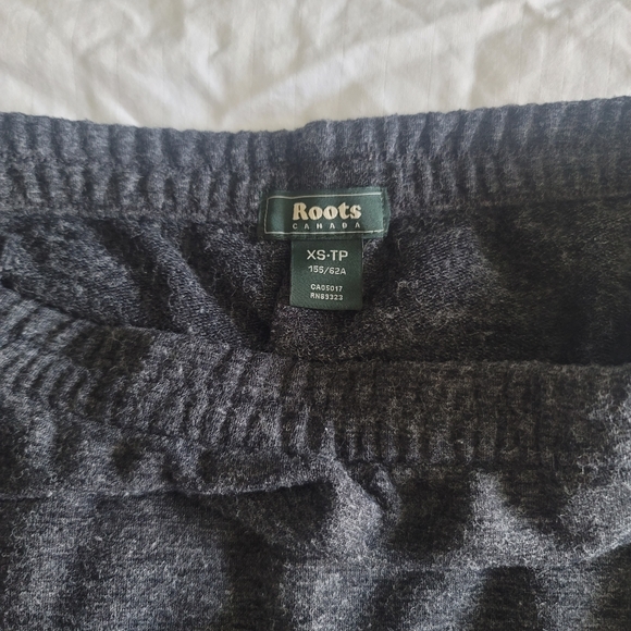 Roots Dark Grey Below Knee Active Skirt Size XS Vintage Mid-2000s - Picture 3 of 9